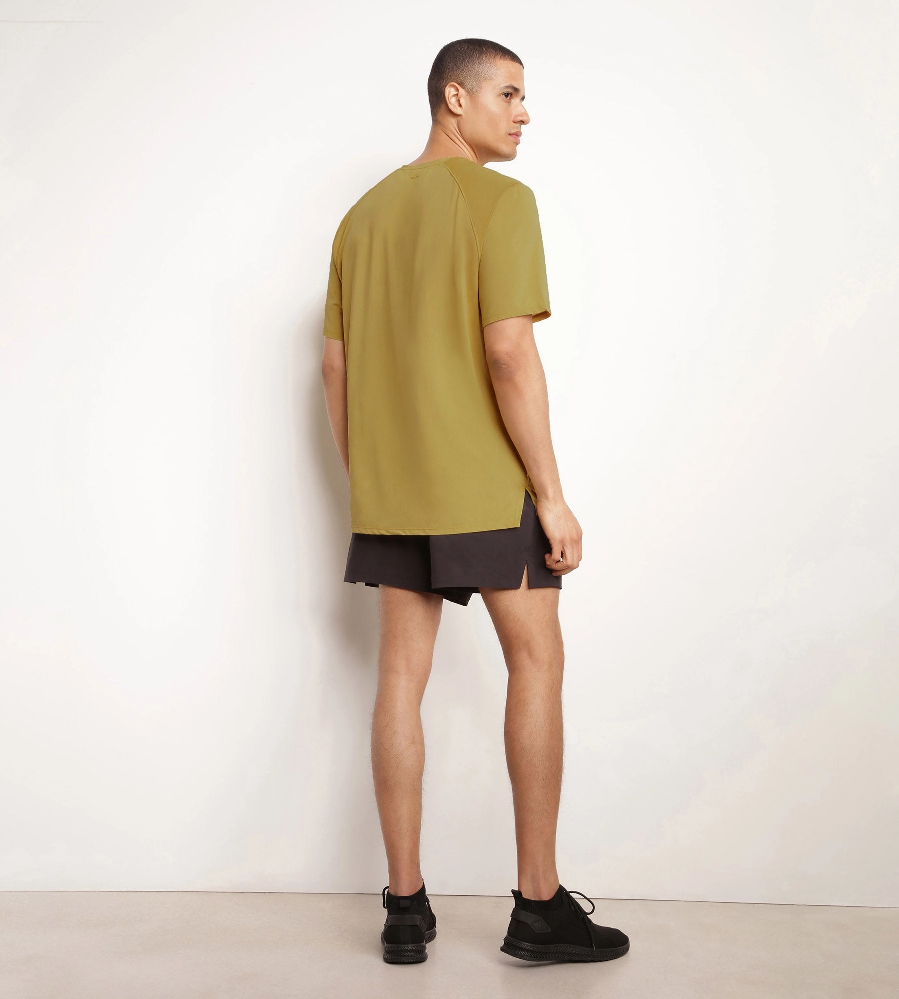 Men's sports T-shirt in breathable Olive Dim Move fabric